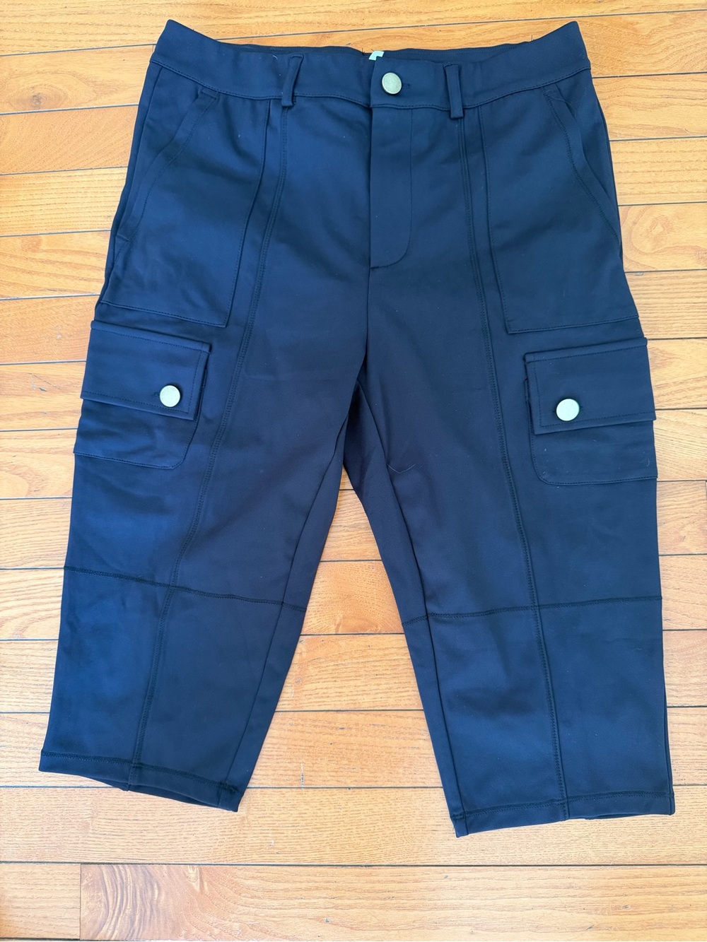 Black Cargo Capri Knee Short with Button Flap Pockets new no tag medium